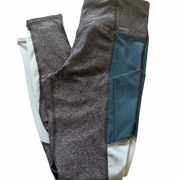 Reebok Pants - Reebok 7/8 length work out leggings